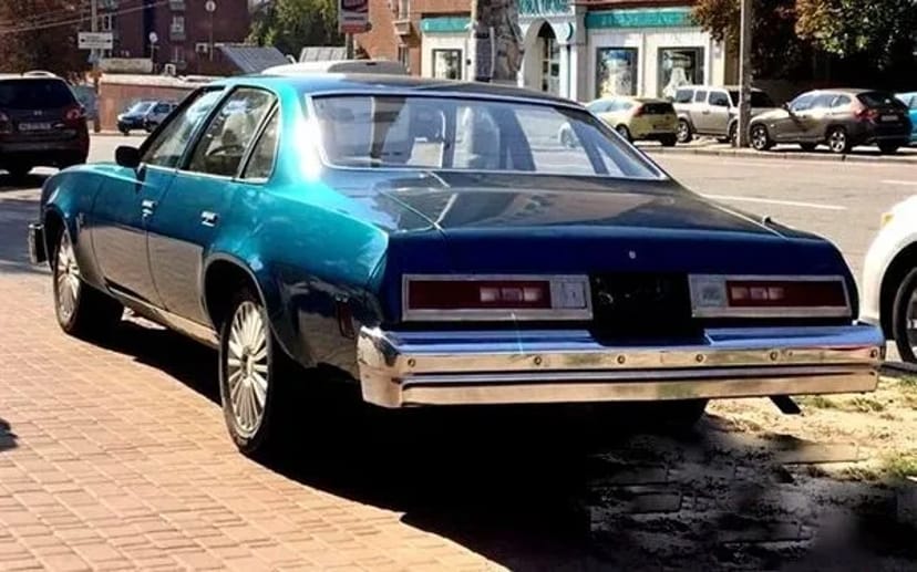 387 Ретро авто на зйомки фотосесію Chevrolet Malibu Classic 