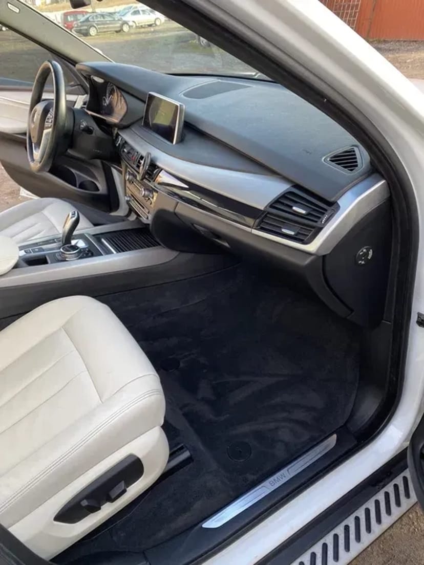 Мийка двигуна,хімчистка салону, полірування, чистка салону, Автомийка