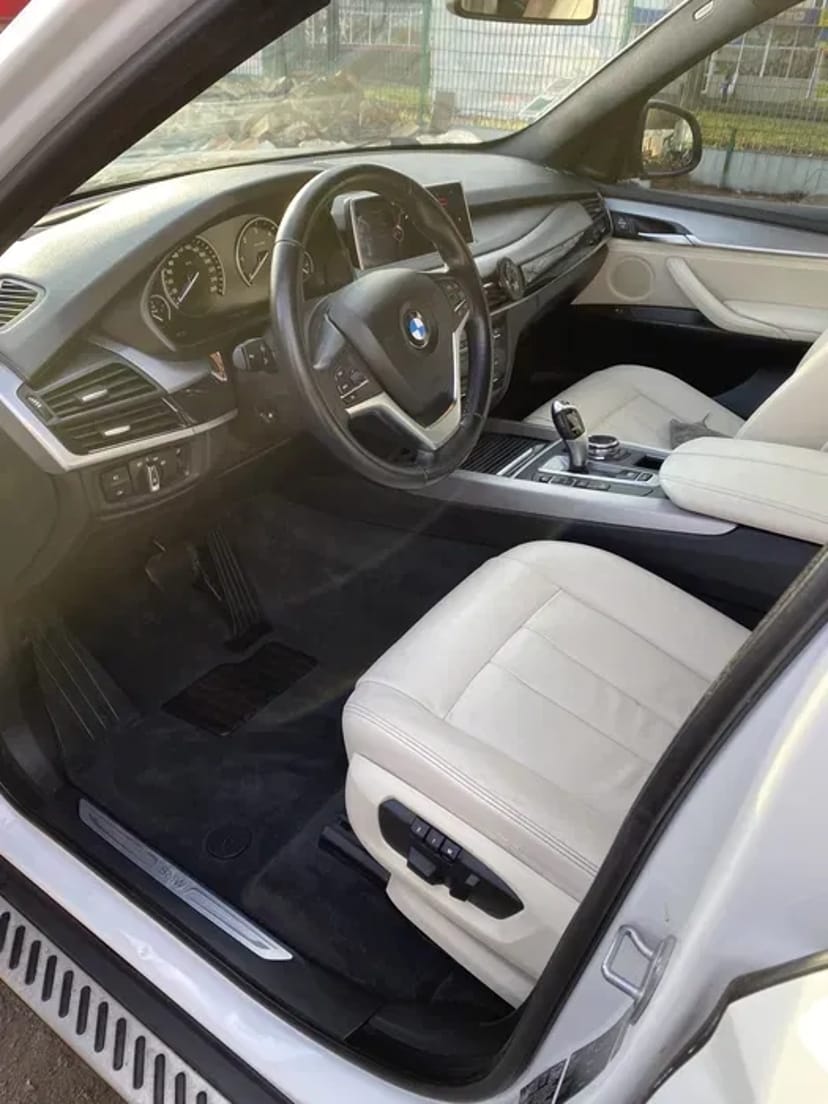 Мийка двигуна,хімчистка салону, полірування, чистка салону, Автомийка