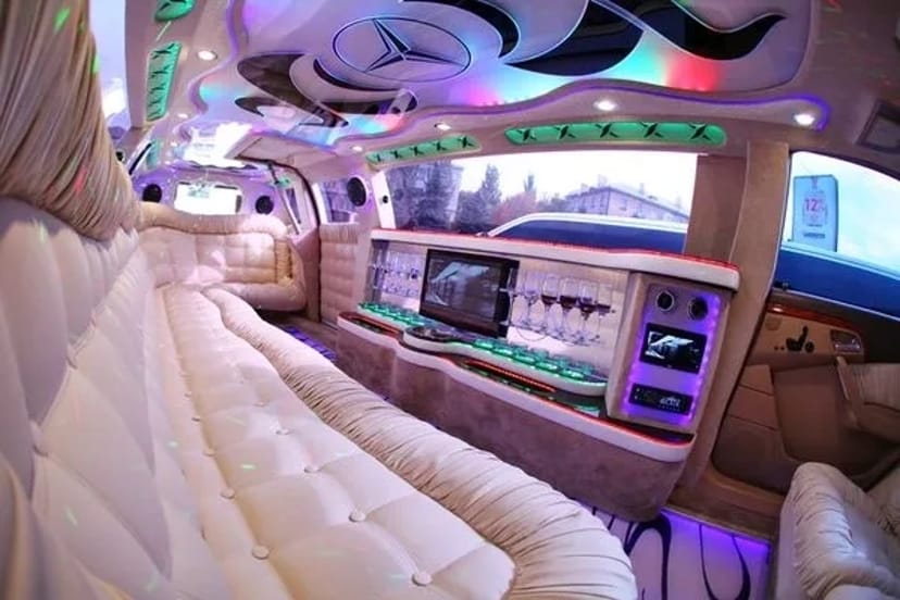 029 Лімузин на весілля Mercedes W221 S63 білий
