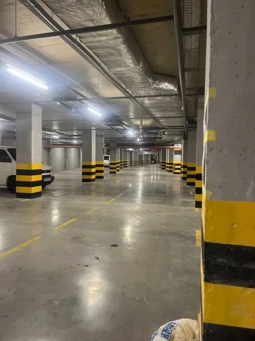 Зручне паркомісце в ЖК Атмосфера