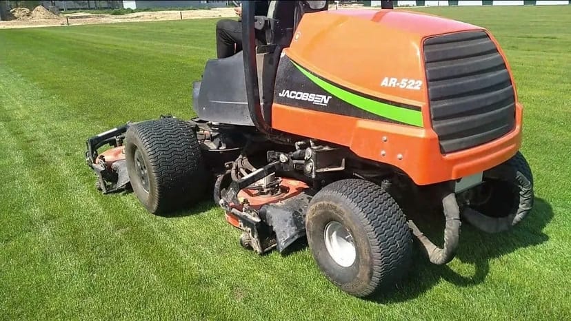 Самохідна роторна газонокосарка JACOBSEN AR- 522D