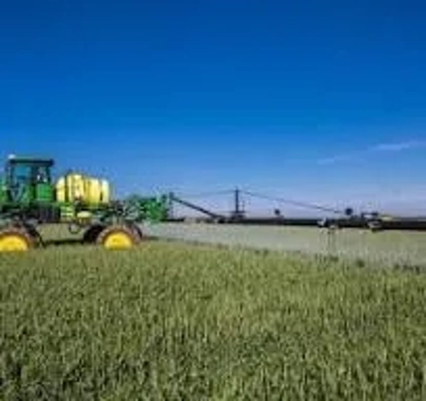 Самохідний обприскувач John Deere М4040