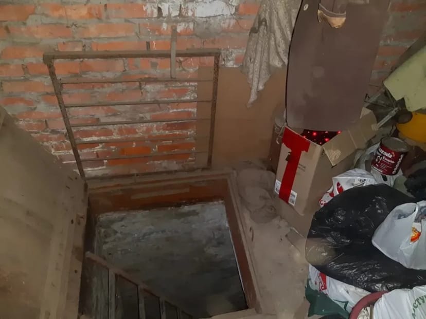 Сарай з капітальним сухим поргебом