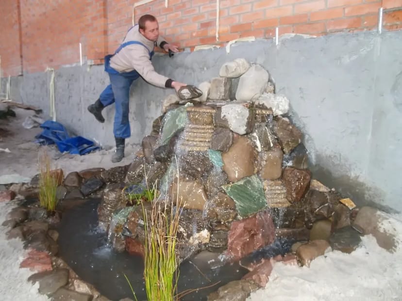 Водоспад заввишки 1,5 метра та завширшки приблизно 2 метри