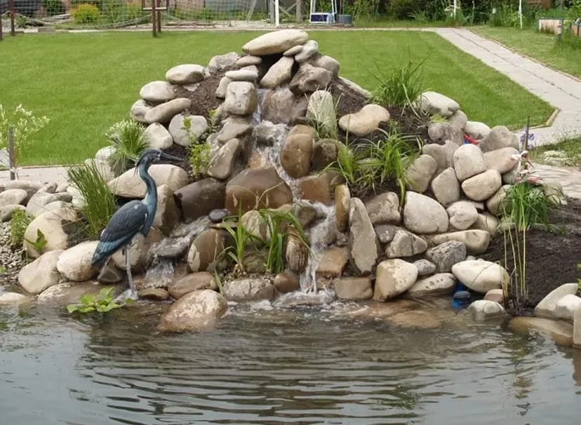 Водоспад заввишки 1,5 метра та завширшки приблизно 2 метри