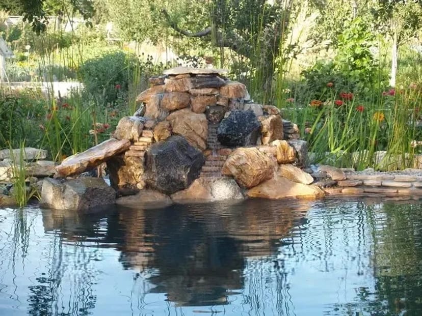 Водоспад заввишки 1,5 метра та завширшки приблизно 2 метри