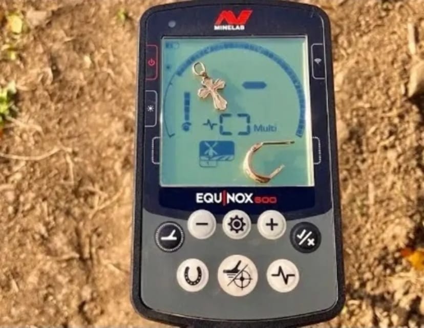 Металошукач Minelab Equinox 800