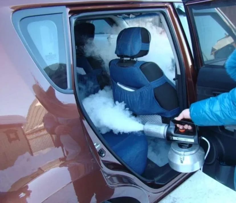 Усунення запаху в автомобілі із застосуванням Сухого туману та Озонатора
