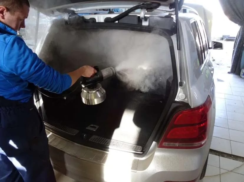 Усунення запаху в автомобілі із застосуванням Сухого туману та Озонатора