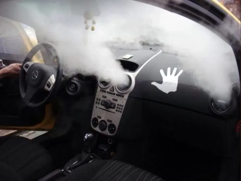Усунення запаху в автомобілі із застосуванням Сухого туману та Озонатора