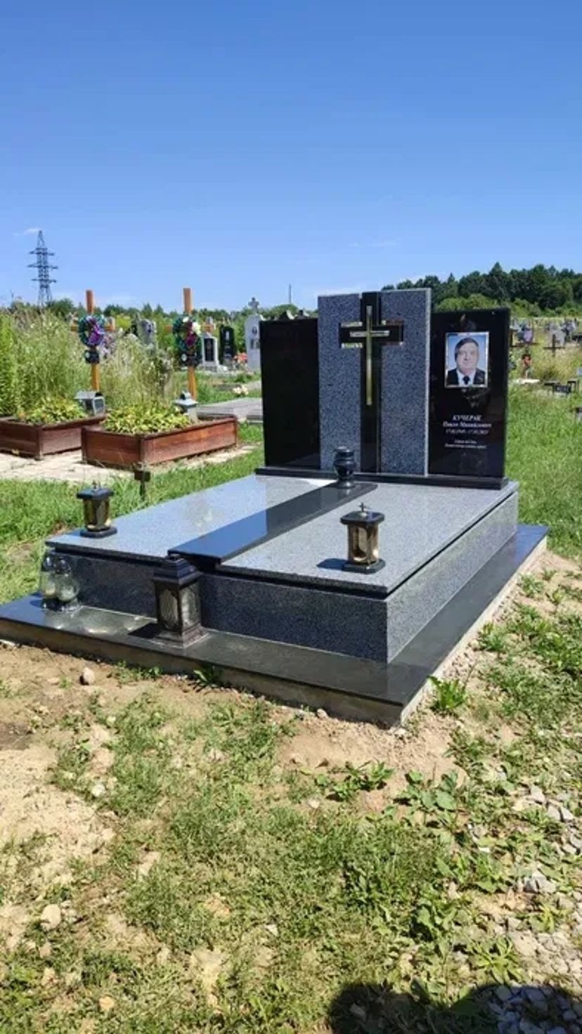 Гранітні пам'ятники європейські. Виготовлення та встановлення гранітних пам'ятників.