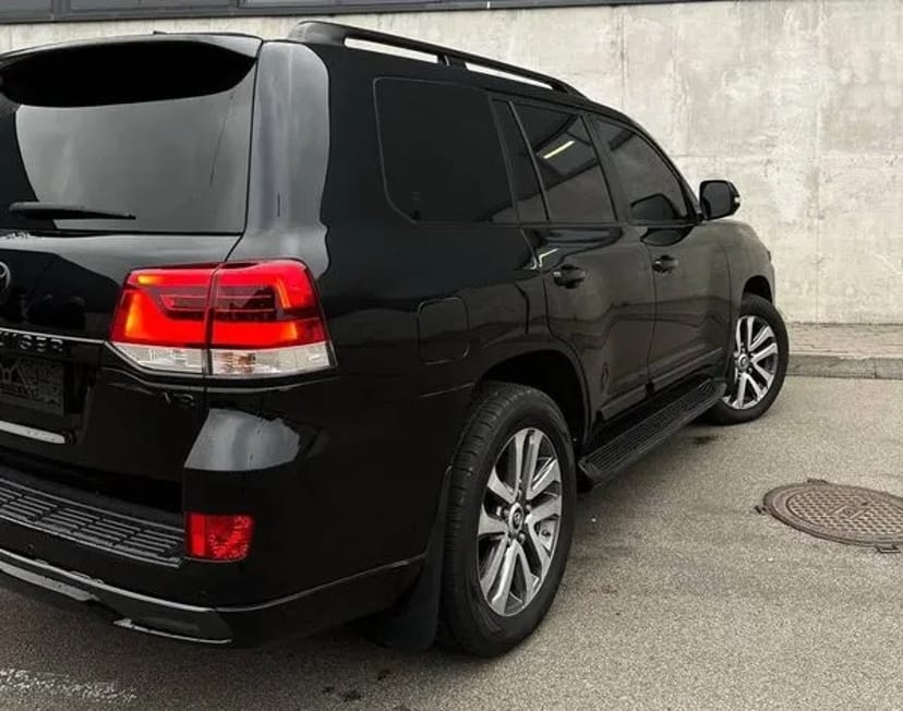 358 Броньований джип Toyota Land Cruiser 200