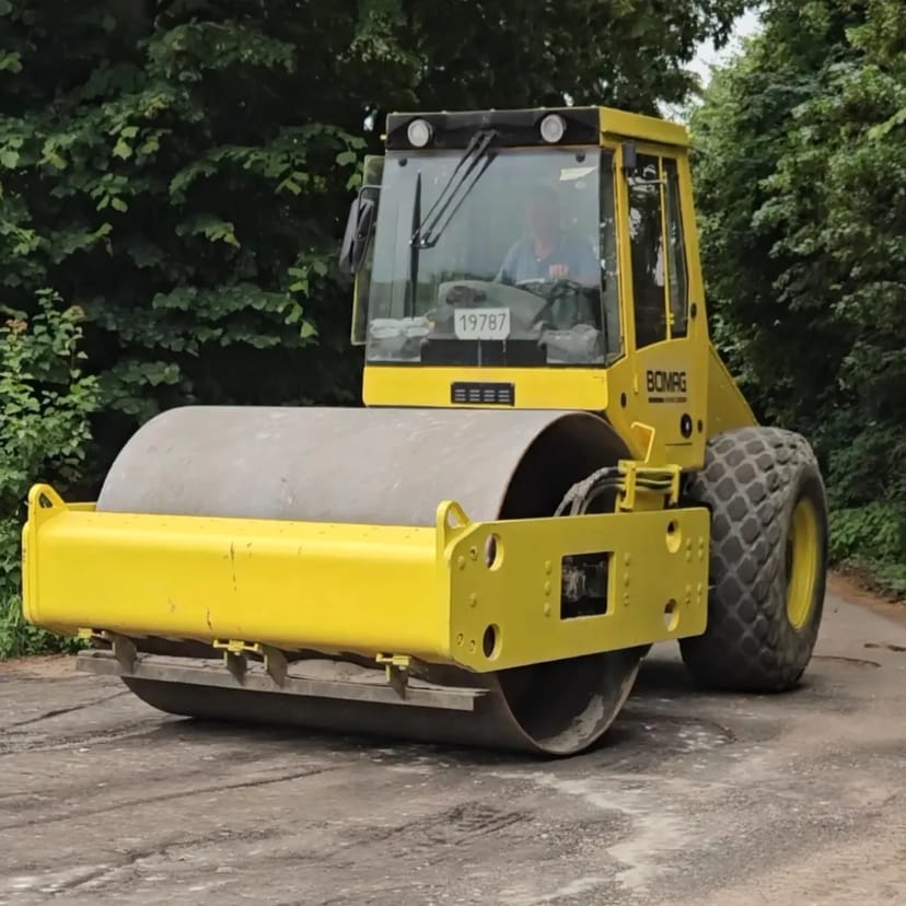 Дорожній каток BOMAG BW 211 D-40