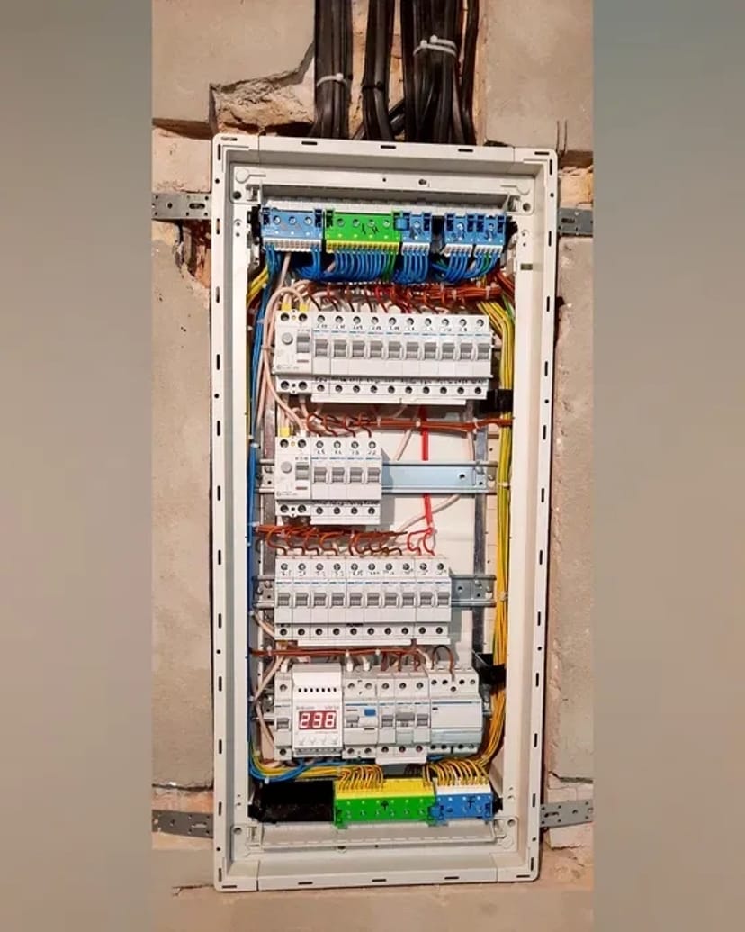 Електрик • Електромонтажні послуги