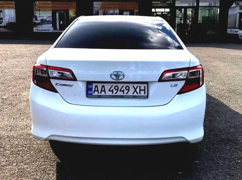 072 Toyota Camry V50 біла авто на весілля