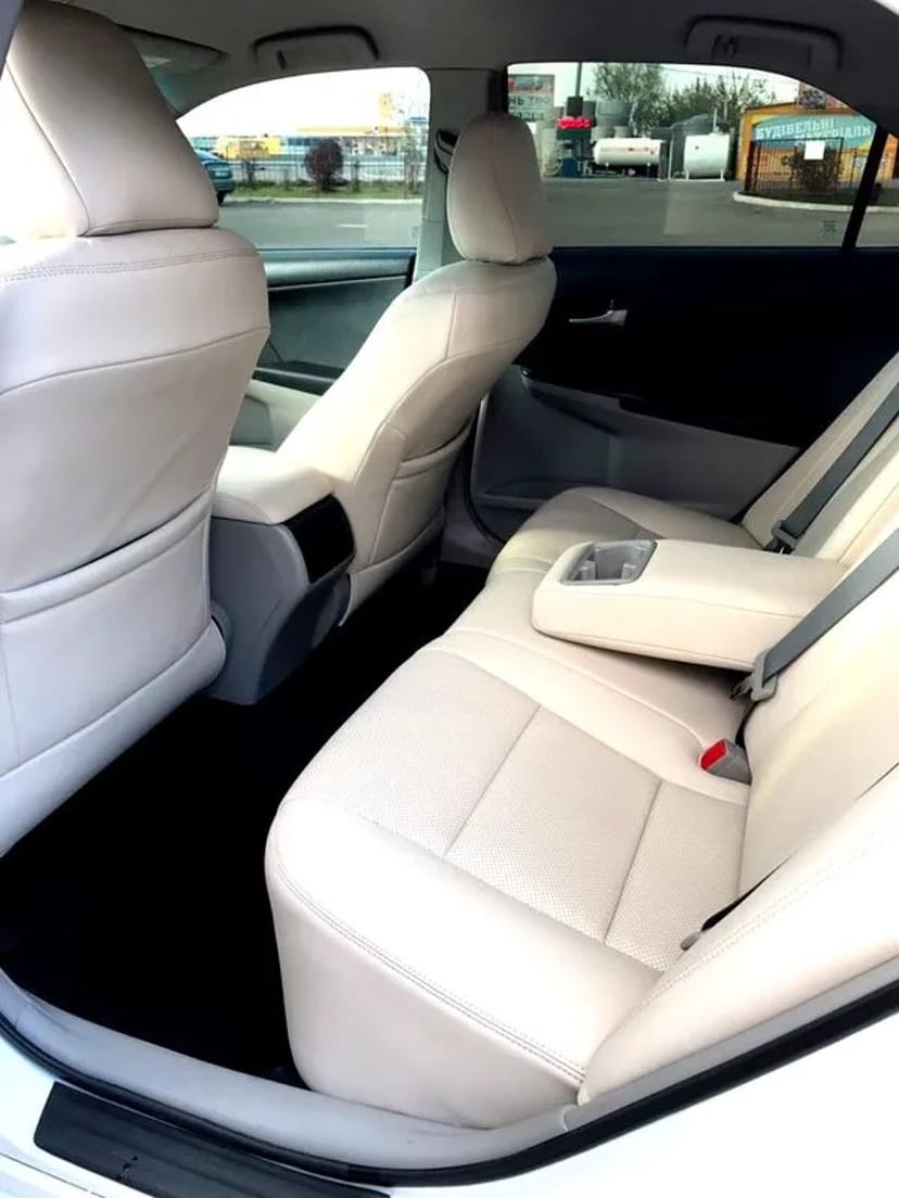 072 Toyota Camry V50 біла авто на весілля