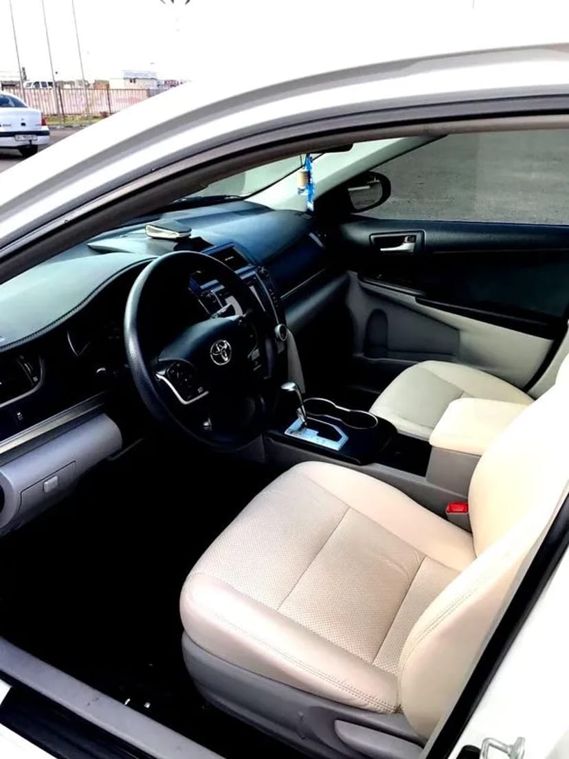 072 Toyota Camry V50 біла авто на весілля
