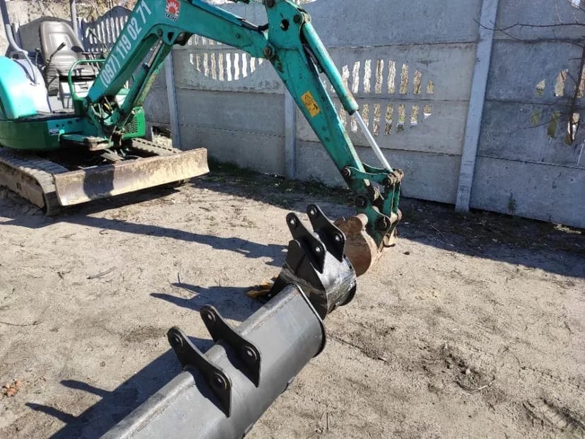 Міні екскаватор копаємо траншеї, котловани, планування, чистимо берег.