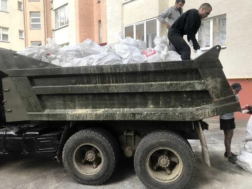 Вивіз сміття з погрузкою. Очистка квартир, підвальних приміщень, горищ