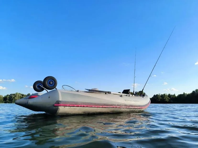 Надувний човен Energy 4 м — для риболовлі, відпочинку