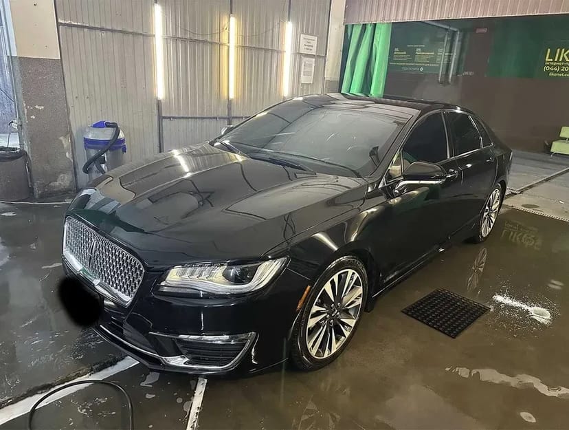 Водитель с автомобилем Lincoln MKZ — Услуги премиум-класса