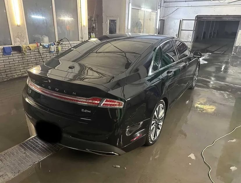 Водитель с автомобилем Lincoln MKZ — Услуги премиум-класса