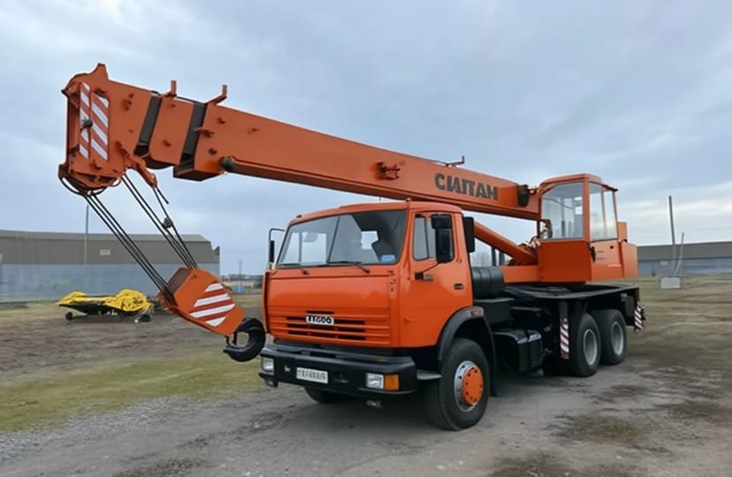 Автокран Камаз КТА-18 вантажопідйомність:18 т стріла: 21м