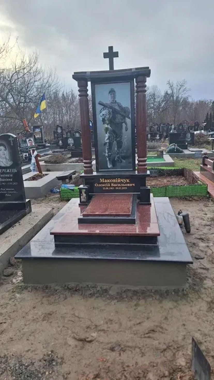 Гранітні памятники з бетону, виготовлення