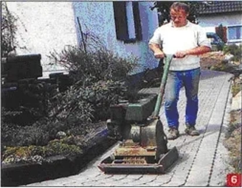 Укладка тротуарної брусківки