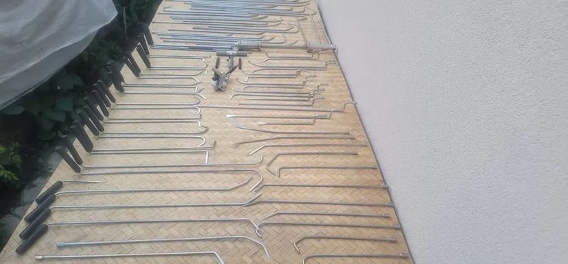 Виробництво та продаж інструменту для видалення вм'ятин без фарбування.