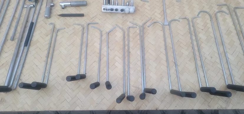 Виробництво та продаж інструменту для видалення вм'ятин без фарбування.