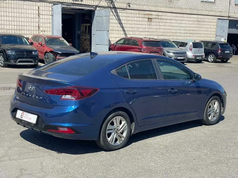 Автомобіль Hyundai Elantra