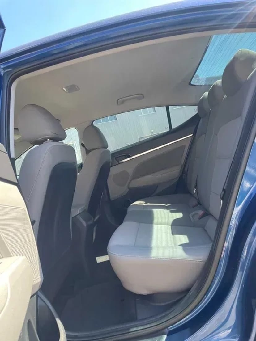 Автомобіль Hyundai Elantra