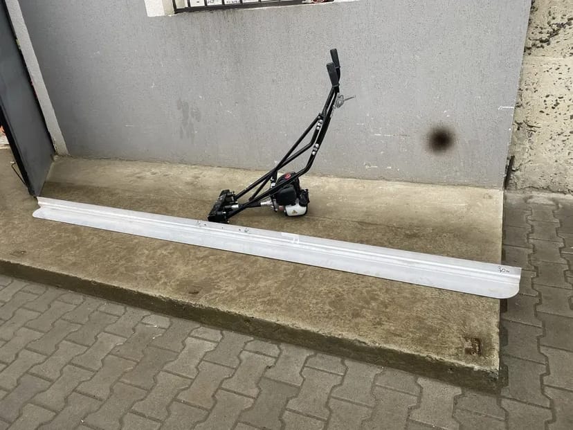 Віброрейка бензинова