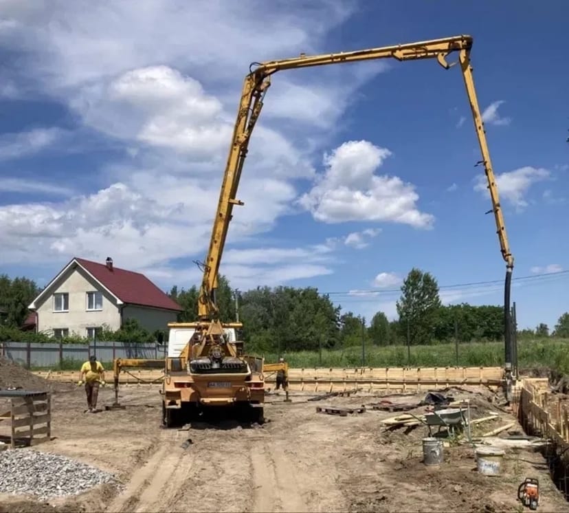Послуги бетононасосу в Києві. Найкраща ціна на бетон