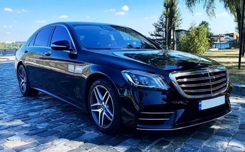 341 Mercedes AMG W222 з водієм у Києві (Restyling) – комфорт