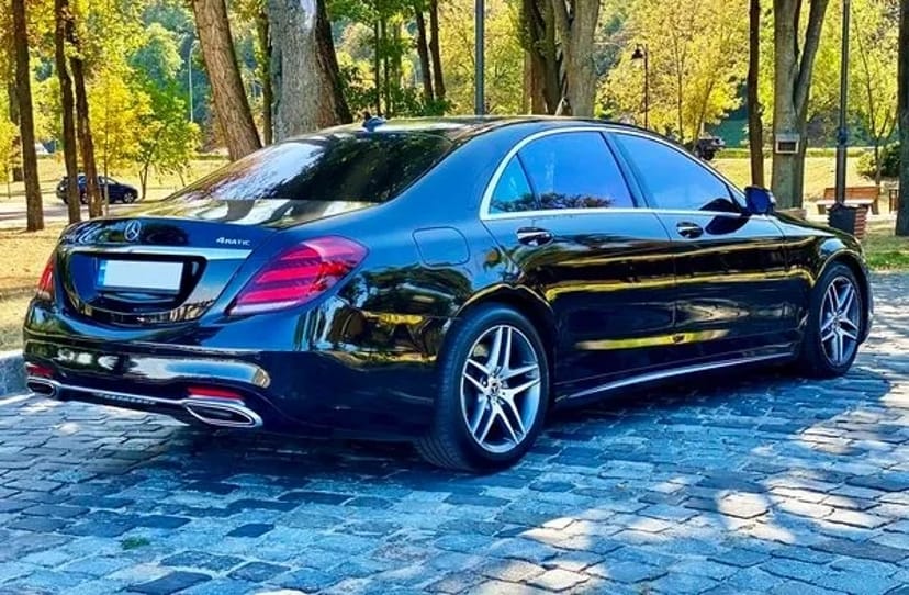 341 Mercedes AMG W222 з водієм у Києві (Restyling) – комфорт