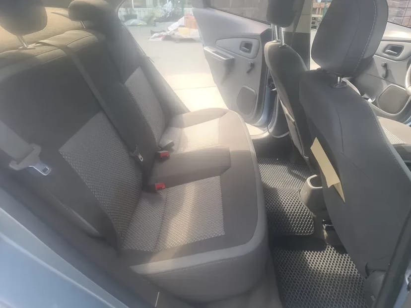 Практичний авто Равон Р4 довгостроково.