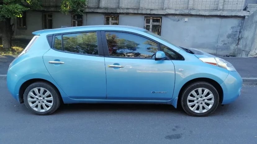 Електромобіль Nissan Leaf 
