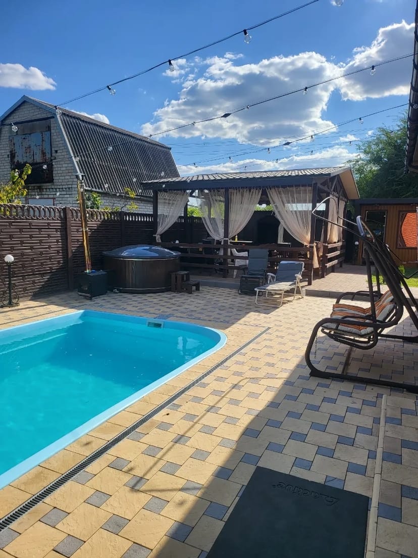 Дом, бассейн, чан,беседка, мангал,сауна