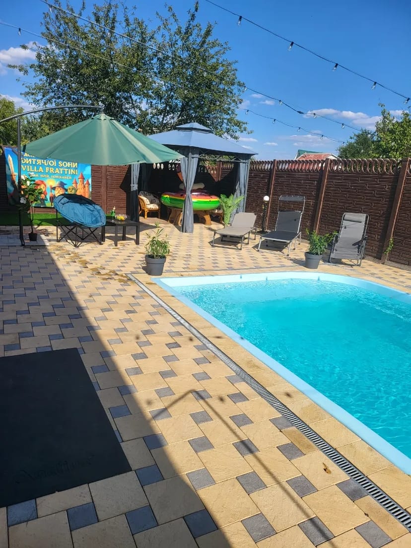 Дом, бассейн, чан,беседка, мангал,сауна