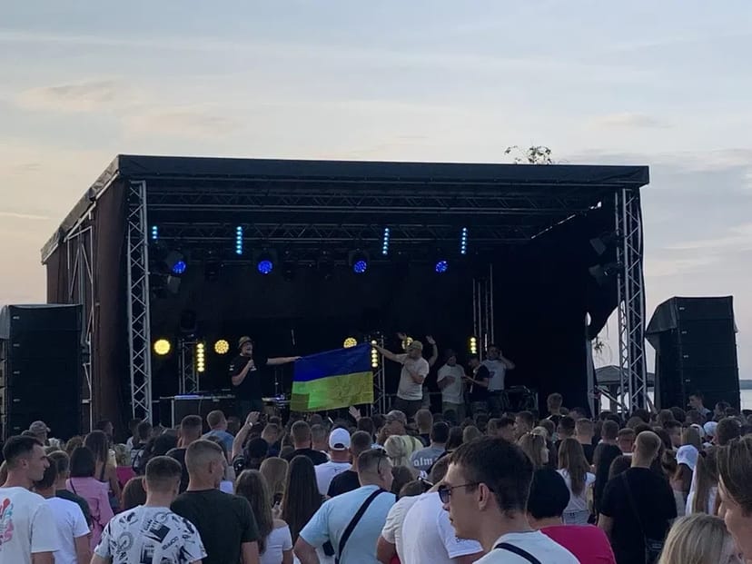 Сцена мобільна 8х6м, звук, світло, екран