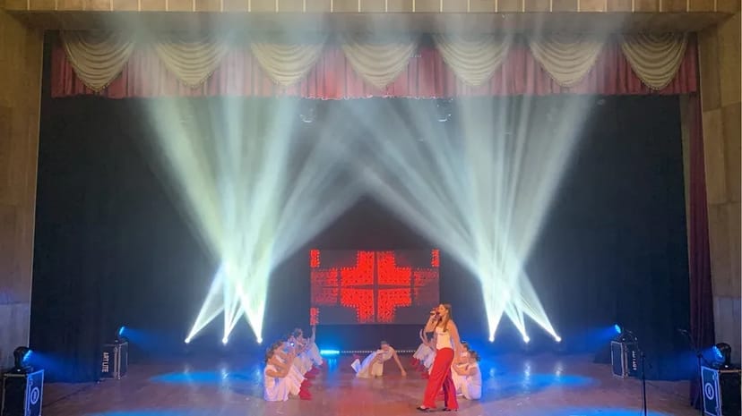 Сцена мобільна 8х6м, звук, світло, екран