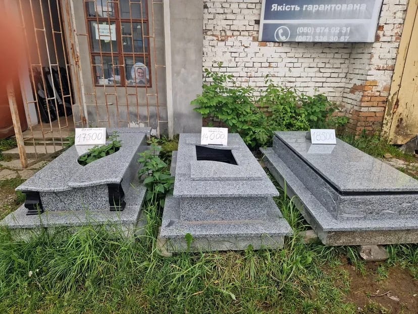 Виготовляємо пам'ятники з граніту і крихти,сходинки, підвіконники гранітні.