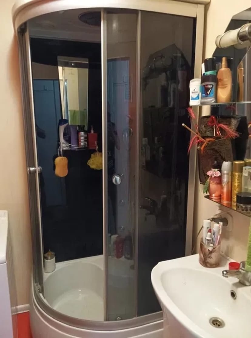 Кімната не прохідна в 4 кімнатній квартирі