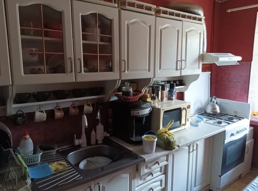 Кімната не прохідна в 4 кімнатній квартирі