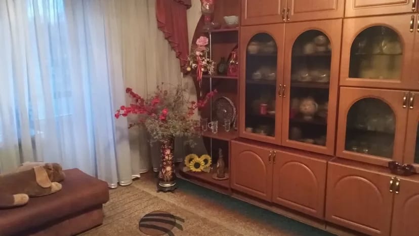 Кімната не прохідна в 4 кімнатній квартирі