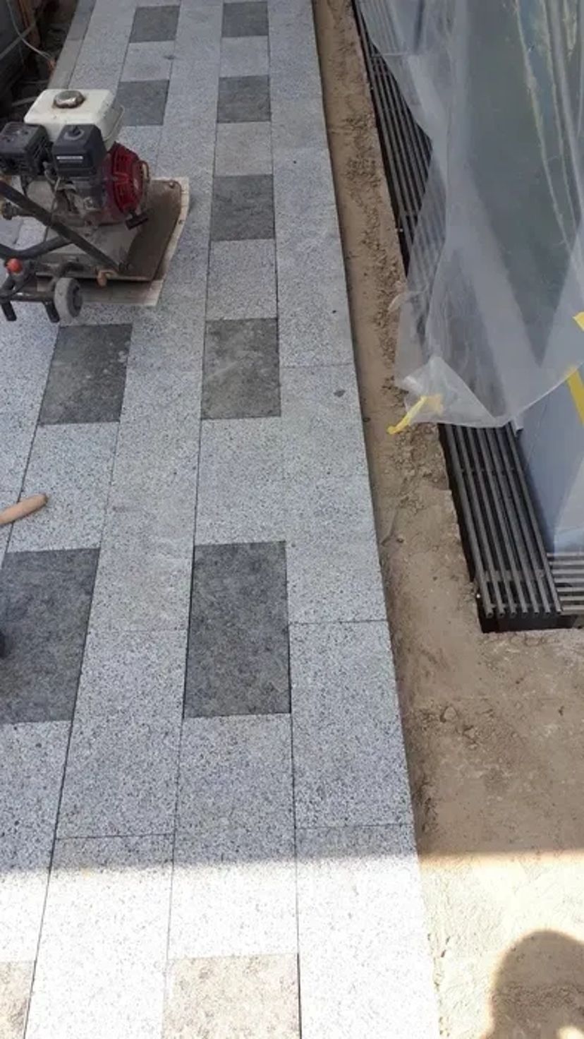 Якісне та недороге укладання тротуарної плитки з гарантією