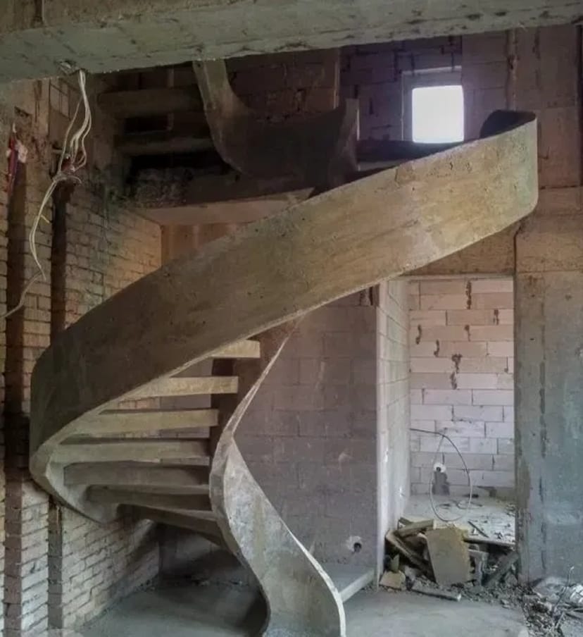 Сходи монолітні бетонні під замовлення. Всі види бетонних сходів на замовлення.